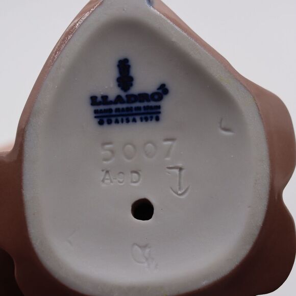 Lladro 5007 Bashful Girl in Pink Dress with Hat Figurine Statuette - Picture 12 of 12